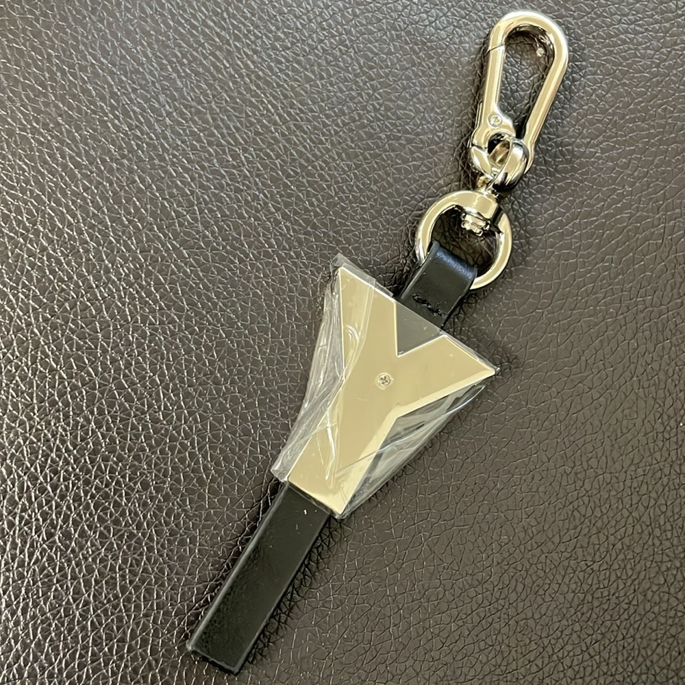 YSL - Picture 3 of 7